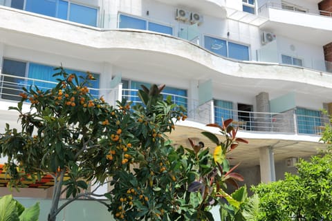 Oceanic Overview Suites Hotel in Sarandë