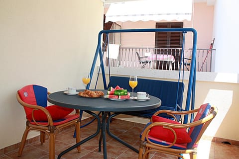 Day, Summer, Balcony/Terrace, Seating area, On site, Mountain view
