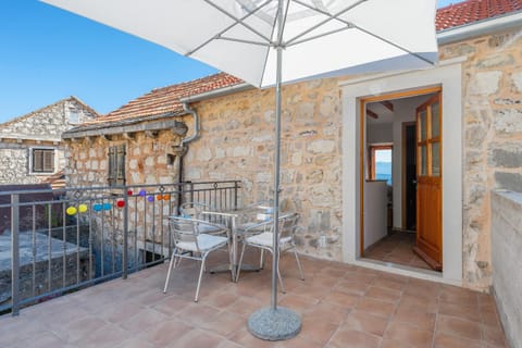 Facade/entrance, Balcony/Terrace, On site