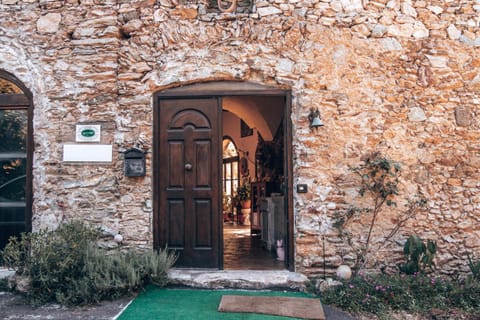 Le Petit Chateau Farm Stay in Liguria