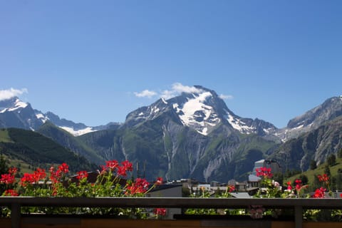 View (from property/room), Area and facilities