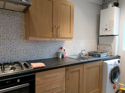 Kitchen or kitchenette, pet friendly, stove, washing machine