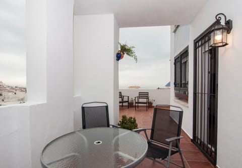 2 bedrooms appartement at Estepona 600 m away from the beach with sea view shared pool and furnished terrace Copropriété in Estepona