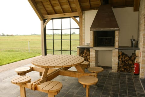 BBQ facilities, Food and drinks