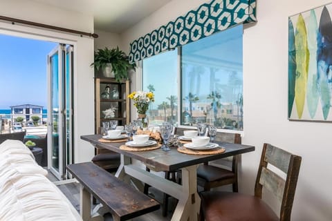 Ocean View 3 Bedrooms Condo, just steps from the park, pier & water! Haus in Imperial Beach