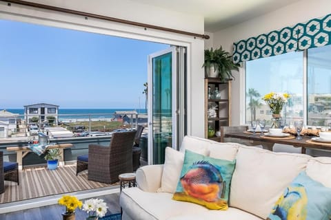 Ocean View 3 Bedrooms Condo, just steps from the park, pier & water! Casa in Imperial Beach