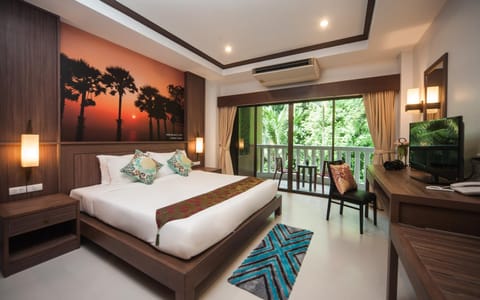 Bed, Balcony/Terrace, Photo of the whole room, Seating area, Bedroom, Mountain view, River view, air conditioner