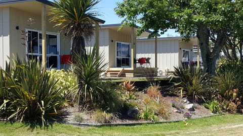 Taupo Debretts Spa Resort Campground/ 
RV Resort in Taupo
