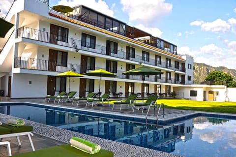 Property building, Pool view
