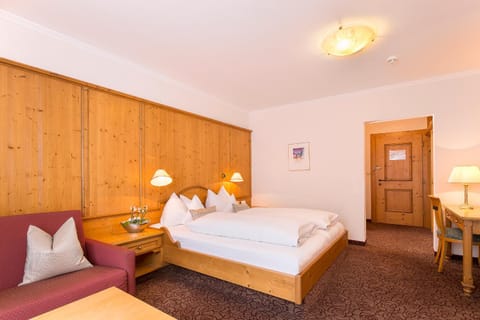 Day, Photo of the whole room, Bedroom