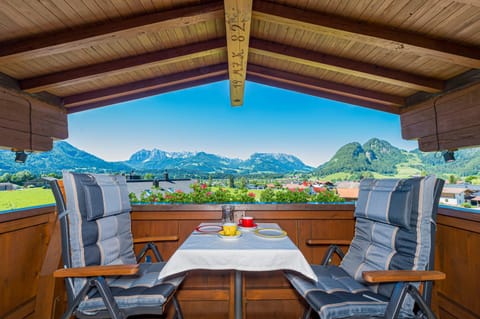 Balcony/Terrace, Mountain view