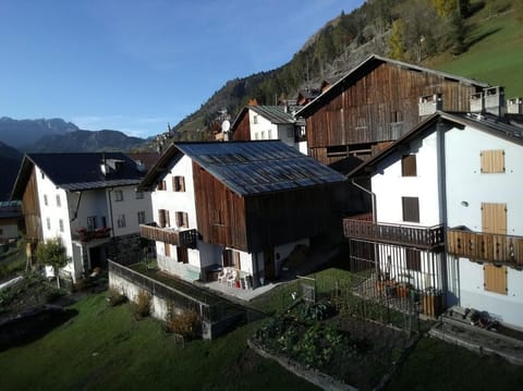 Property building, Neighbourhood, Bird's eye view