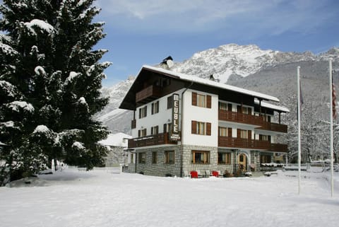 Property building, Facade/entrance, Winter