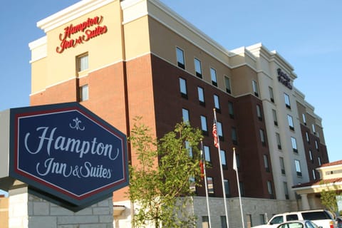 Hampton Inn and Suites Dallas/Lewisville-Vista Ridge Mall Hotel in Lewisville