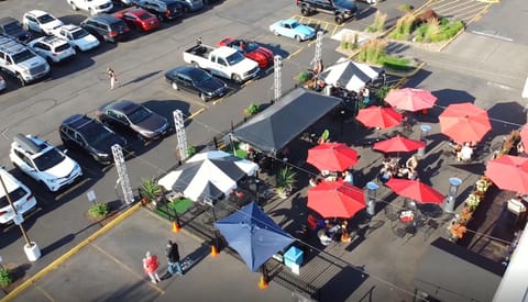 Patio, Restaurant/places to eat, Spring, Summer, Balcony/Terrace, Lounge or bar, Entertainment