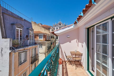 Cozy apartment in historic center with terrace Condo in Lisbon
