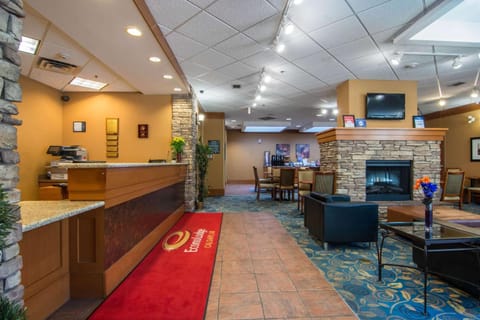 Econo Lodge Inn & Suites University Hotel in Calgary