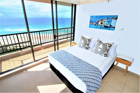 Capricorn One Beachside Holiday Apartments - Official Apartahotel in Surfers Paradise