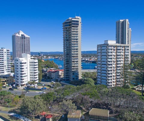 Capricorn One Beachside Holiday Apartments - Official Apartment hotel in Surfers Paradise