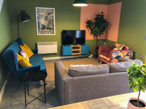 Living room, Seating area, Evening entertainment