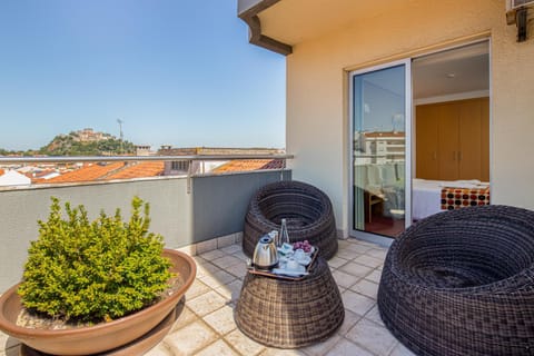 Balcony/Terrace, Food and drinks, City view