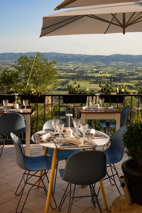 Restaurant/places to eat, Natural landscape, View (from property/room), Balcony/Terrace