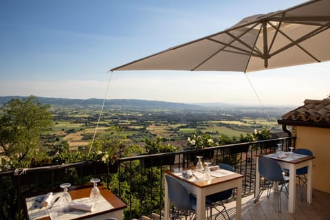 View (from property/room), Balcony/Terrace, Dining area