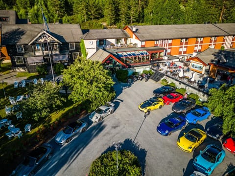 Property building, Day, Neighbourhood, Bird's eye view, Garden, Garden view, Street view, Location, Parking