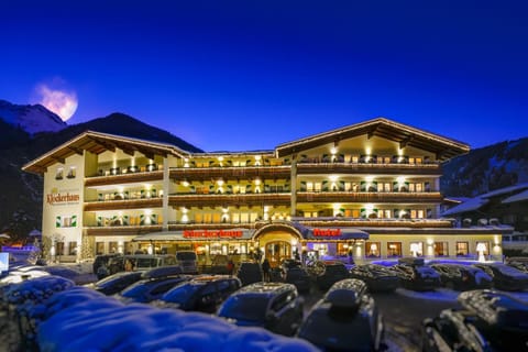 Facade/entrance, Winter