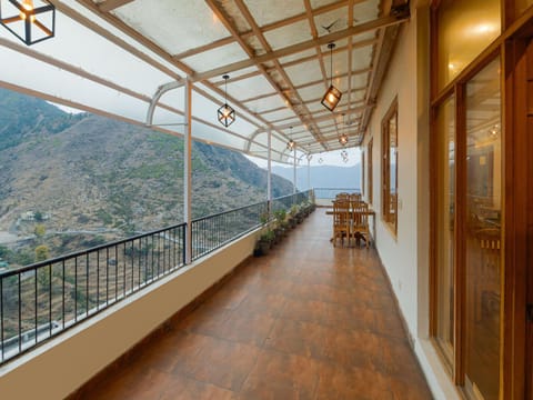 View (from property/room), Balcony/Terrace, Mountain view