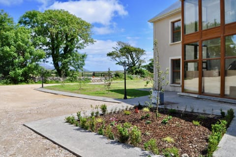 Property building, Summer, On site, Area and facilities