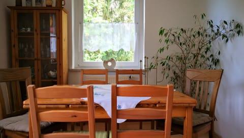 Dining area, kitchen