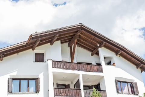 Property building, Facade/entrance, Off site