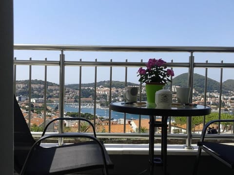 Apartman Infinity, FREE PARKING Apartment in Dubrovnik