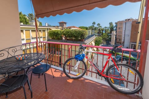 Balcony/Terrace, Sea view, Street view