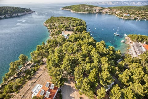 Natural landscape, Canoeing, Hiking, Diving, Kids's club, River view, Sea view, Sports