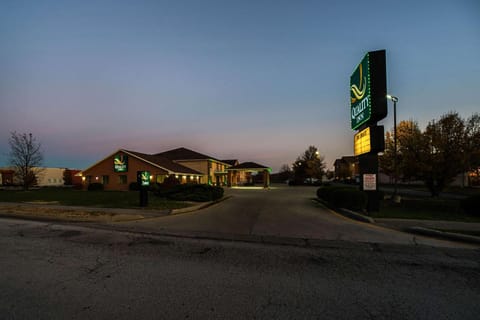 Quality Inn Carbondale University area Hotel in Carbondale