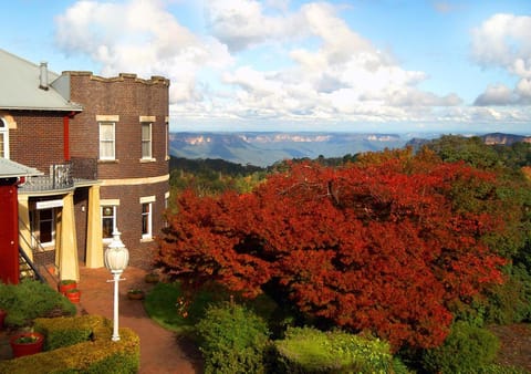 Facade/entrance, Garden, Balcony/Terrace, Autumn, On site, Garden view, Landmark view, Mountain view