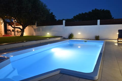 Patio, Night, Garden, Garden, Balcony/Terrace, Balcony/Terrace, Garden view, Pool view, Swimming pool, Swimming pool