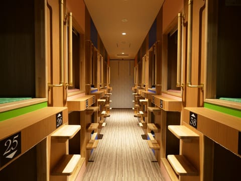 Sakaihama Rakuten Onsen Shofuku Hôtel capsule in Osaka