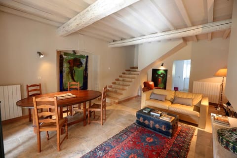 La Maison des Voyageurs Casa in Arles