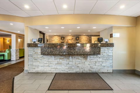 Comfort Inn & Suites East Hartford - Hartford Hotel in East Hartford