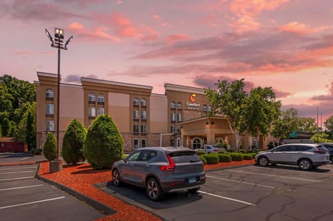 Comfort Inn & Suites East Hartford - Hartford Hotel in East Hartford