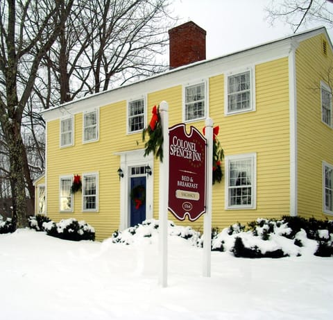 Colonel Spencer Inn Bed and Breakfast in Plymouth