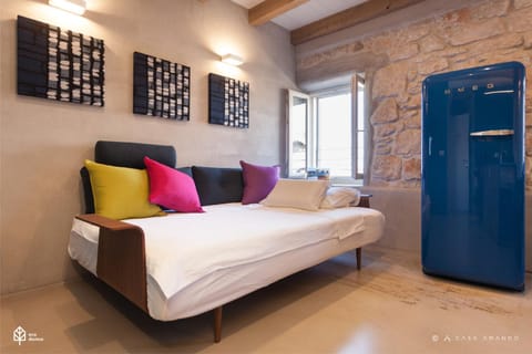 Bed, Living room