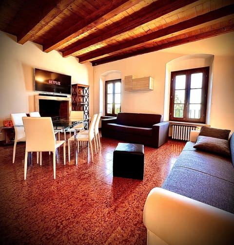 Welcome Traveller MERLO NERO APARTMENTS Apartment in Garda
