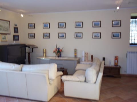 Day, Living room, Lounge or bar