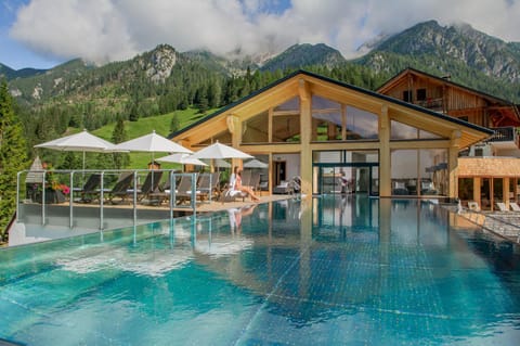 Almwellness-Resort Tuffbad Chalet in Tyrol