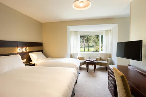 Seating area, Bedroom, Garden view, Landmark view, Mountain view