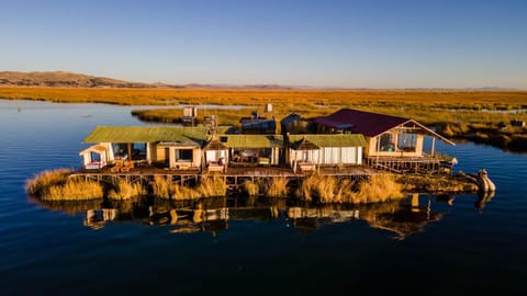 Property building, Day, Natural landscape, Balcony/Terrace, Lake view, River view